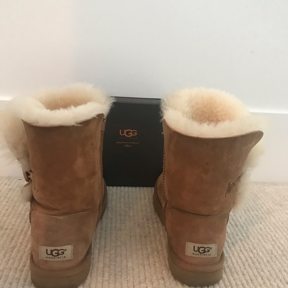Bailey button Ugg boots and 🌟cleaning kit🌟